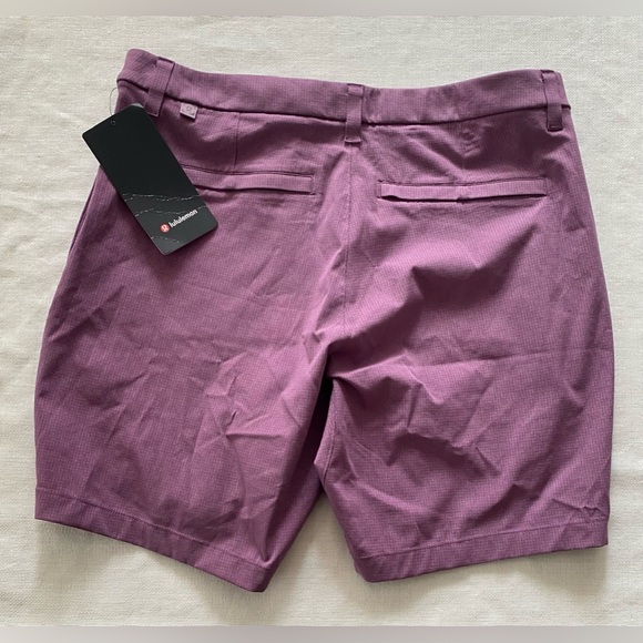 Lululemon - Men’s Commission Short Classic 7” - Sz: 33 - Color: Amethys/Velvet. - Picture 4 of 4